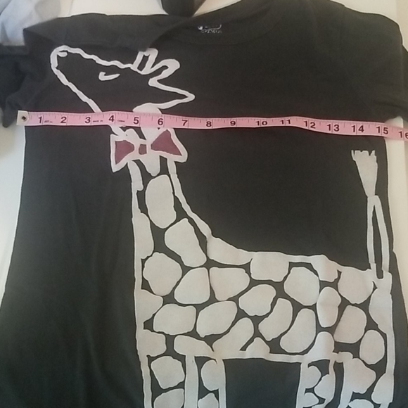 Giraffe Tee - Picture 5 of 6